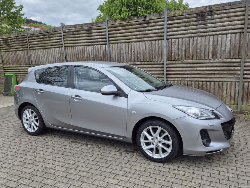 Mazda 3 85.000 km 9.000 € Finnentrop 57413