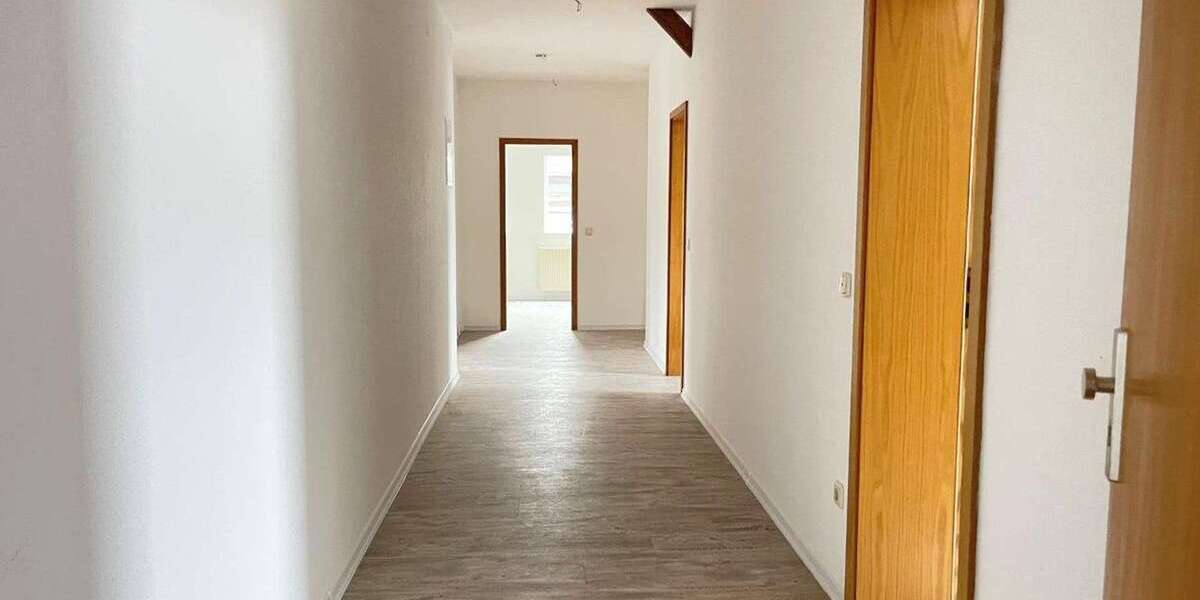 geräumige 3 Zi.-Wohnung inkl. Einbauküche in Pößnecker Stadtvilla 3 zimmer