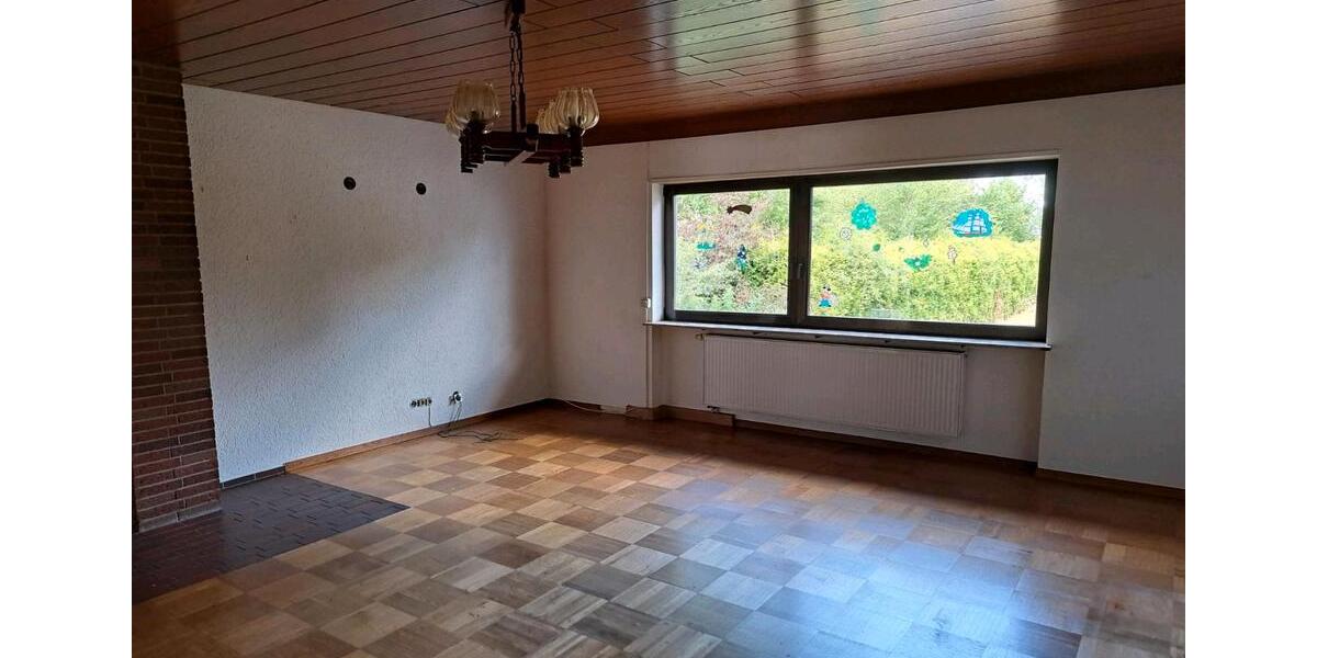 Reihenhaus Überherrn - 7 Zimmer, 204 m&sup2;, 300.000&euro; | Angebot:27208119