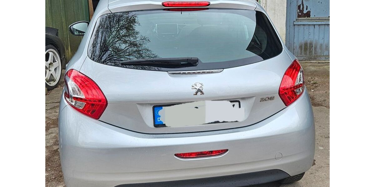 Peugeot 208 122.350 km 3.699 &euro; Braak 22145