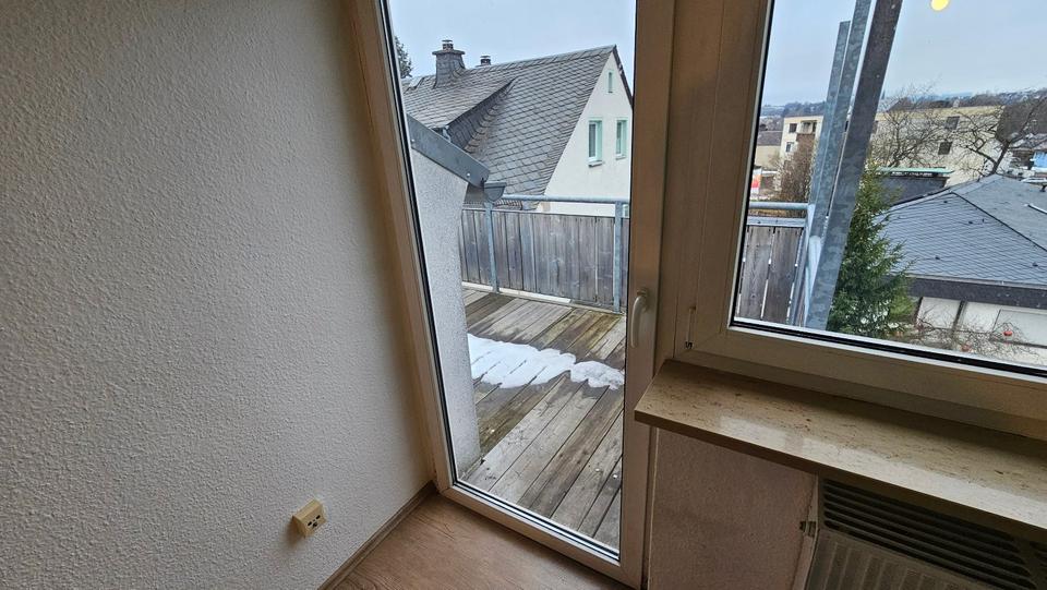 Großzügige 3-Zimmer-Dachgeschosswohnung mit Balkon & Stellplatz 3 zimmer