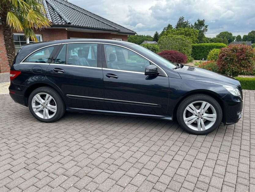 R 300