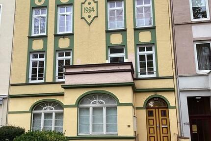 Wer will mich!? Schöne 4-Zimmer-Altbauwohnung mit zwie Balkonen, sofort anmietbar! zimmer