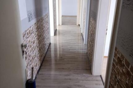 5 Zimmer- Wohnung für NKM € 450,--