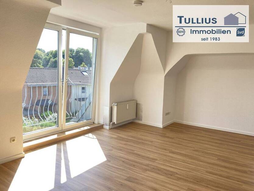1-Zimmer-Dachgeschoßwohnung mit Einbauküche, 2 Balkone und Stellplatz in Essen-Borbeck