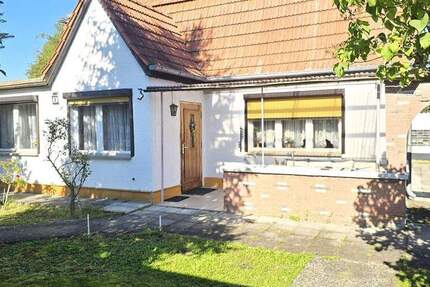 Einfamilienhaus mit überdachten Schwimmbad in bevorzugter Lage von Schönow 5 zimmer