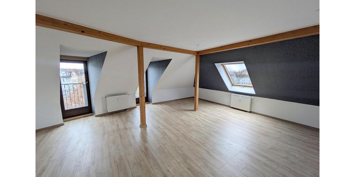 Dachgeschoßwohnung Zwickau - 4 Zimmer, 95 m&sup2;, 620&euro; | Angebot:26008252