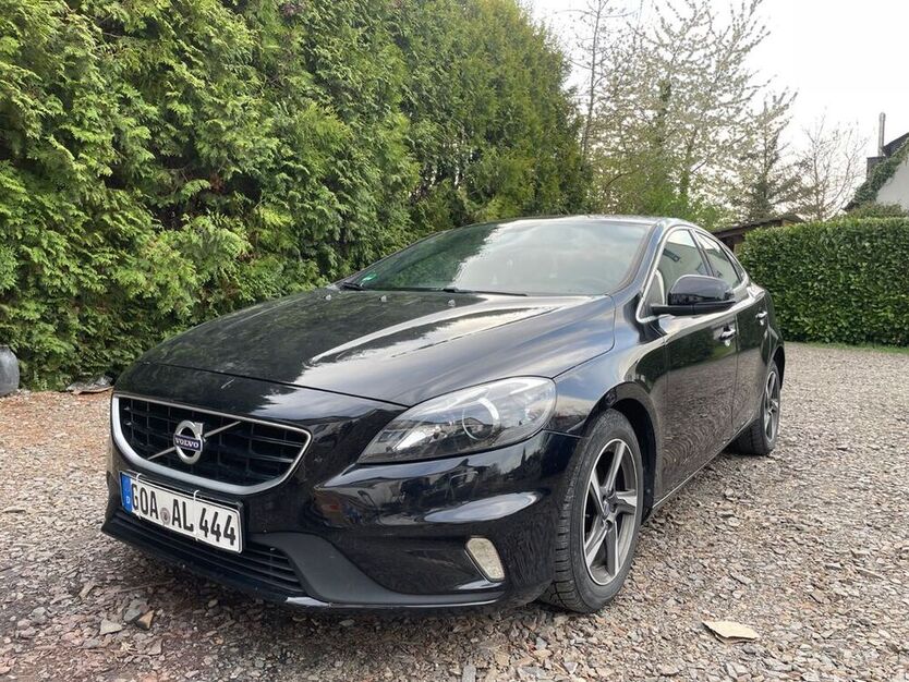 V40