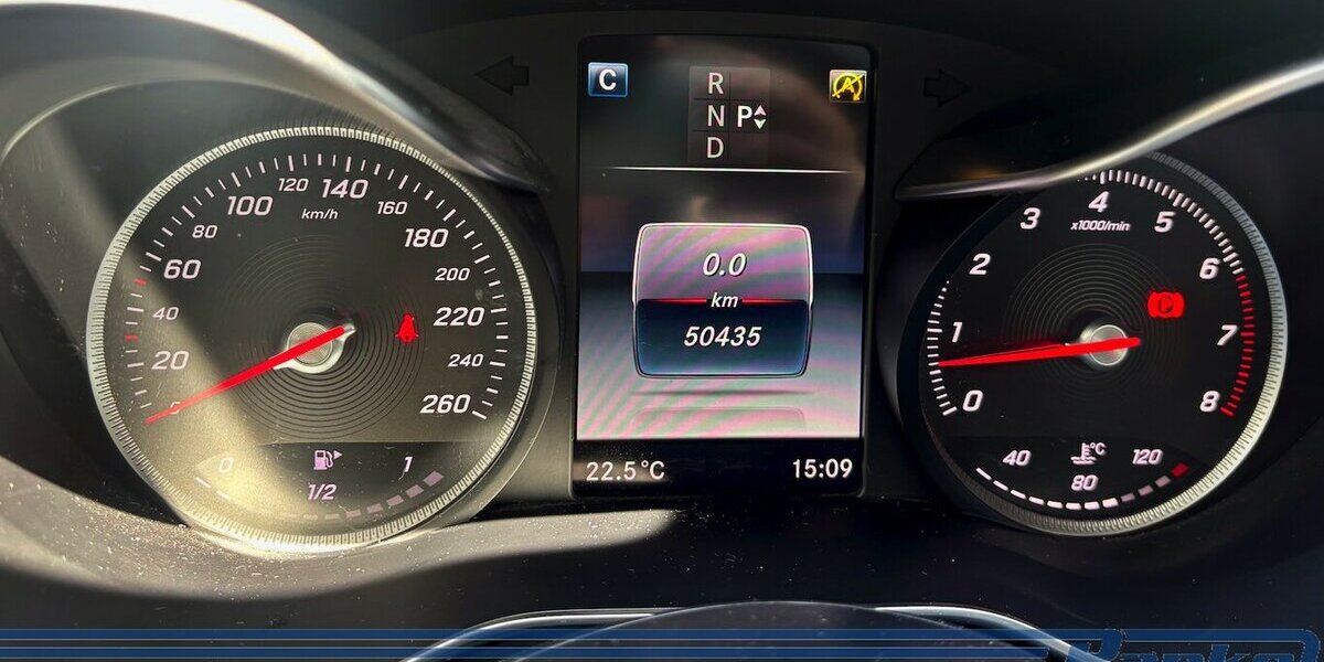 Mercedes-Benz C 180 CGI Lim. Aut.*SchiebD*HUD*LED*PDC*Memo*SH 50.435 km 17.990 &euro; Berlin 13187