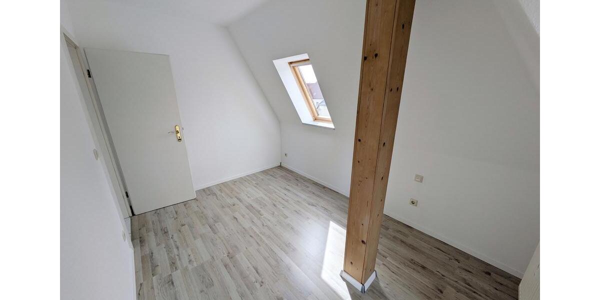 Dachgeschoßwohnung Zwickau Zwickau-West - 2 Zimmer, 48 m&sup2;, 360&euro; | Angebot:26404473