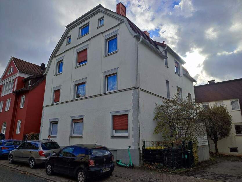 5-Zimmerwohnung, vermietet, renovierungsbedürftig 5 zimmer