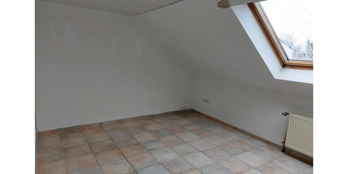 Dachgeschoßwohnung Grafschaft - 3 Zimmer, 75 m&sup2;, 950&euro; | Angebot:25393204