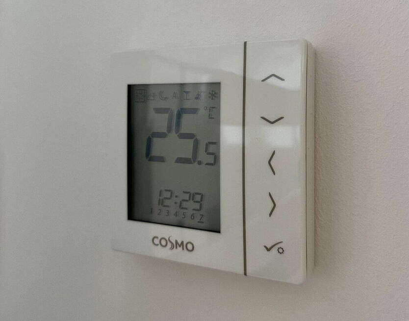 Moderne, neuwertige 4-Raum-Wohnung mit. lux. Innenausstattung, Balkon, EBK und weiteren Extras