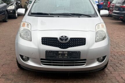 Toyota Yaris 91.000 km 3.999 &euro; Trappenkamp 24610