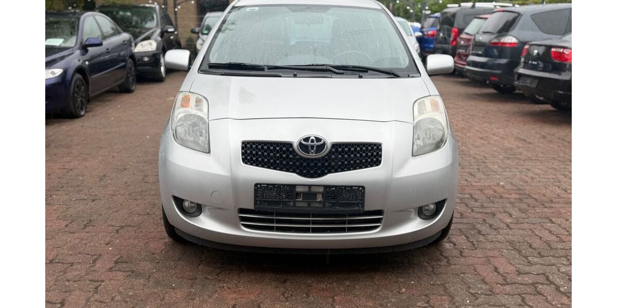 Toyota Yaris 91.000 km 3.999 &euro; Trappenkamp 24610