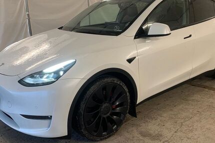 Tesla Model Y 113.675 km 29.980 &euro; Steinbach-Hallenberg OT Herges-Hallenberg 98587