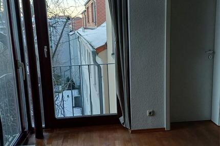 Helle 2-Zimmer-Wohnung mit Einbauküche & bodentiefen Fenstern 2 zimmer