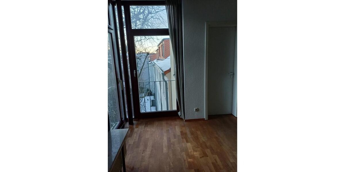 Helle 2-Zimmer-Wohnung mit Einbauküche & bodentiefen Fenstern 2 zimmer