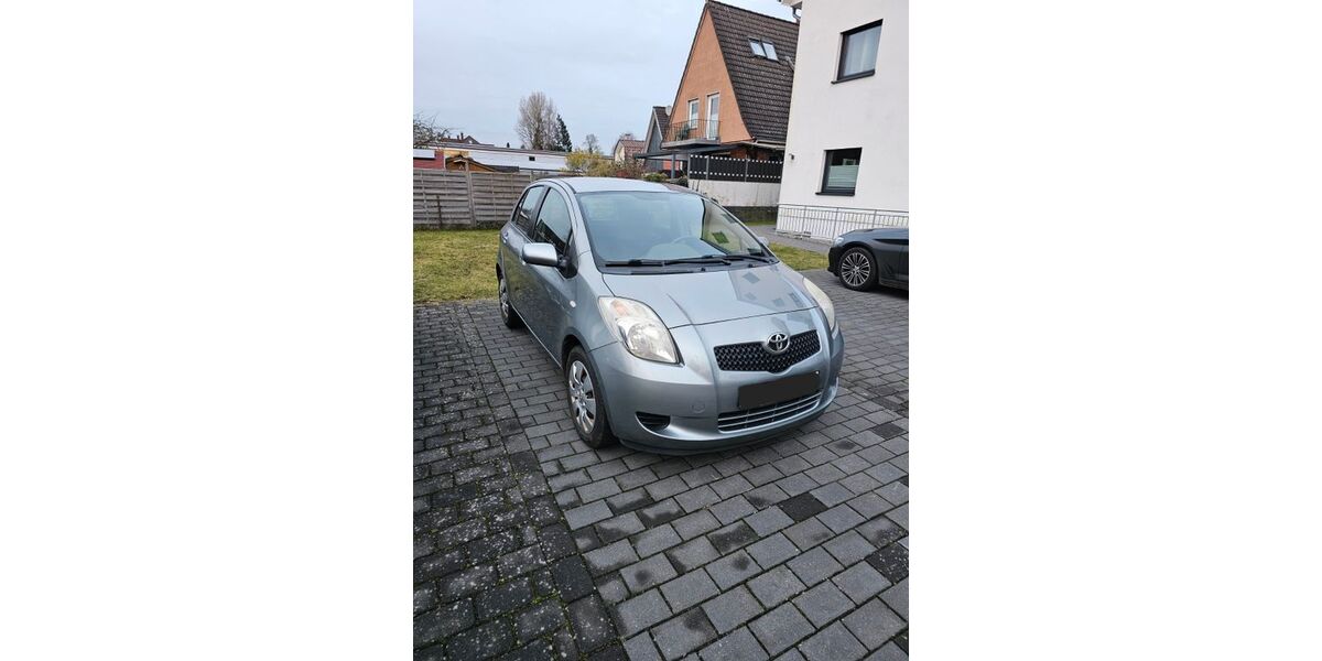 Toyota Yaris 201.951 km 2.450 &euro; Neumünster 24536