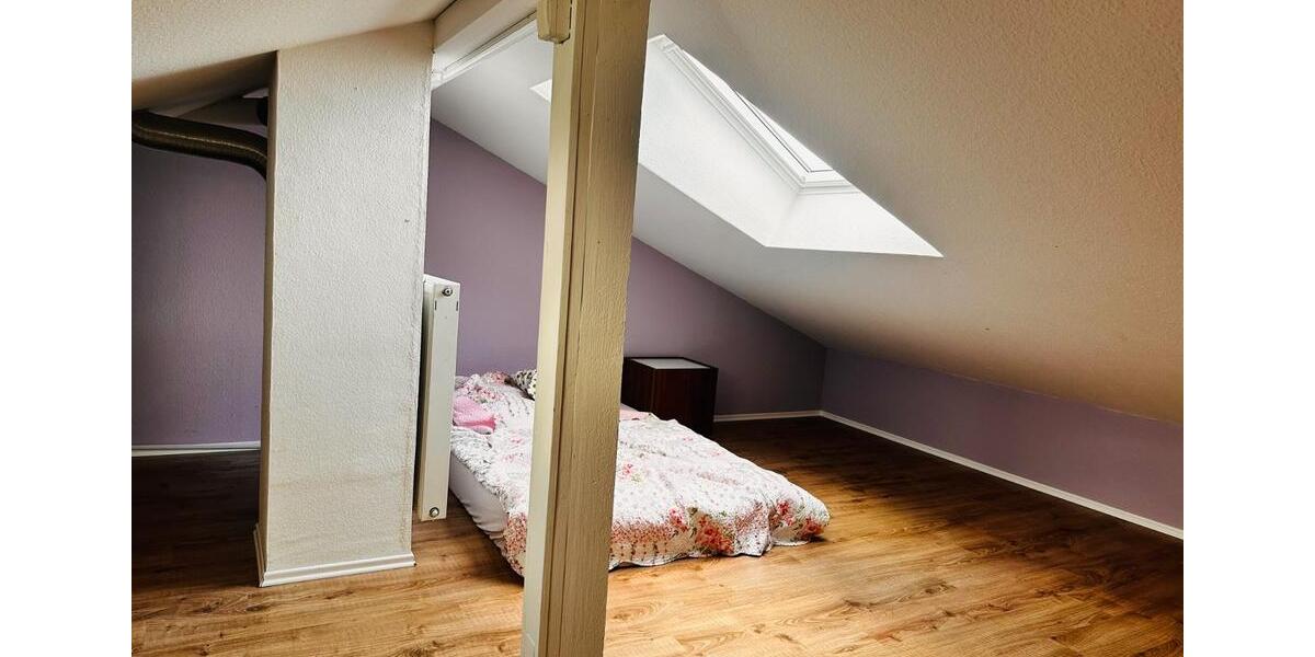 Dachgeschoßwohnung Bergisch Gladbach Gronau - 3 Zimmer, 78 m&sup2;, 1.050&euro; | Angebot:24752623