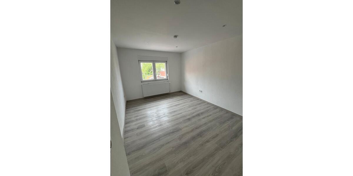 Reihenhaus Saarbrücken West - 3.5 Zimmer, 110 m&sup2;, 220.000&euro; | Angebot:27290818