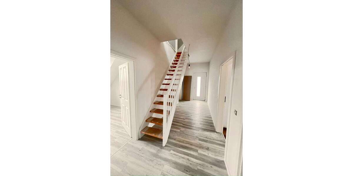 Etagenwohnung Sömmerda - 4 Zimmer, 122 m&sup2;, 1.290&euro; | Angebot:25385540