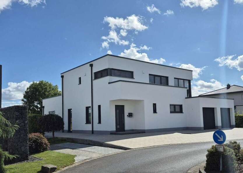Haus zum Kaufen in Binningen 738.000 € 244 m²