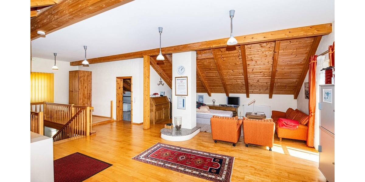 Großzügiges Zuhause mit umzäunten Gartengrundstück und vielseitigem Studio - Einfamilienhaus Schönthal | Angebot:27038045