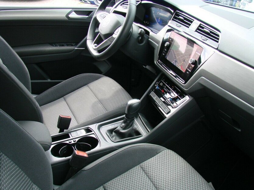 Touran 1.5TSI Comfortline 7-Sitzer Pano Standheizu
