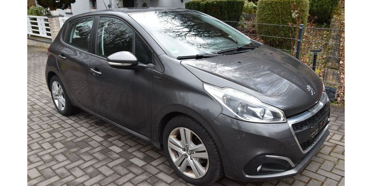 Peugeot 208 157.300 km 4.999 &euro; Trimbs 56753