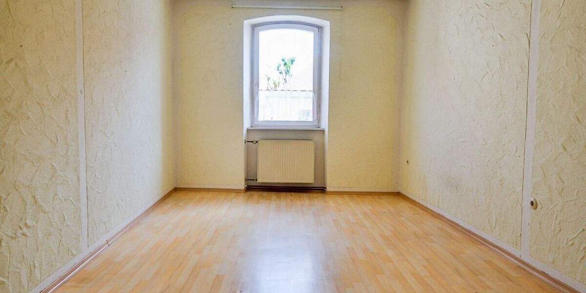 Bauernhaus, Landhaus Hahnbach - 9 Zimmer, 290 m&sup2;, 175.000&euro; | Angebot:25734670