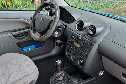 Ford Fiesta 180.000 km 800 &euro; Bühl 77815