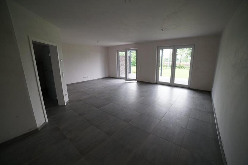 Luxuriöse Doppelhaushälfte mit viel Wohnraum und Garten