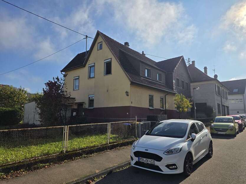 Haus zum Kaufen in Frickenhausen 450.000 € 200 m² 7 zimmer