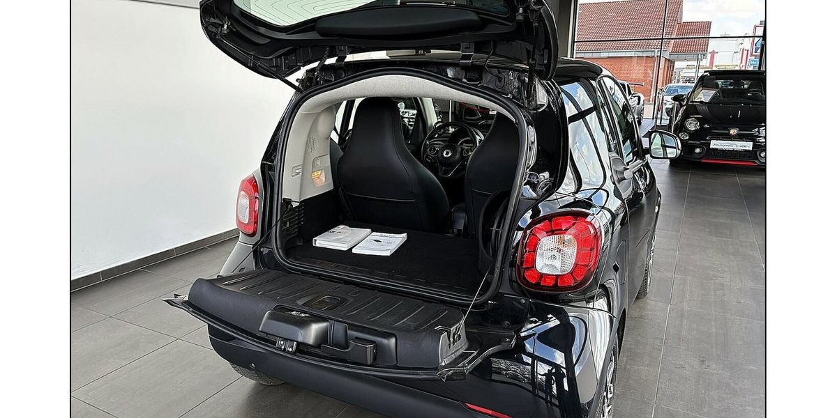 Smart ForTwo EQ prime LED Tempomat Pano Aut. Assist 58.000 km 9.490 &euro; Stade 21682