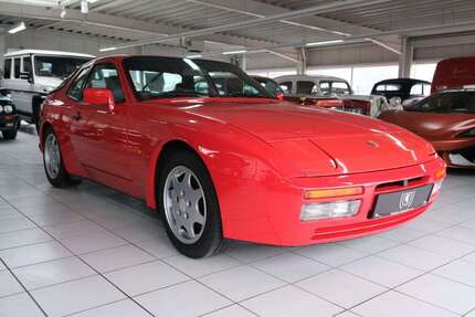 Porsche 944