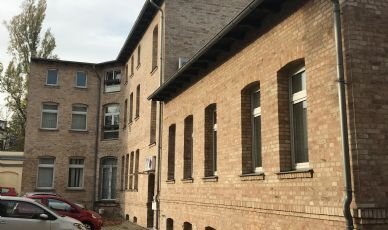 Großzügiges Hinterhaus für Gewerbe mit Stellplatz