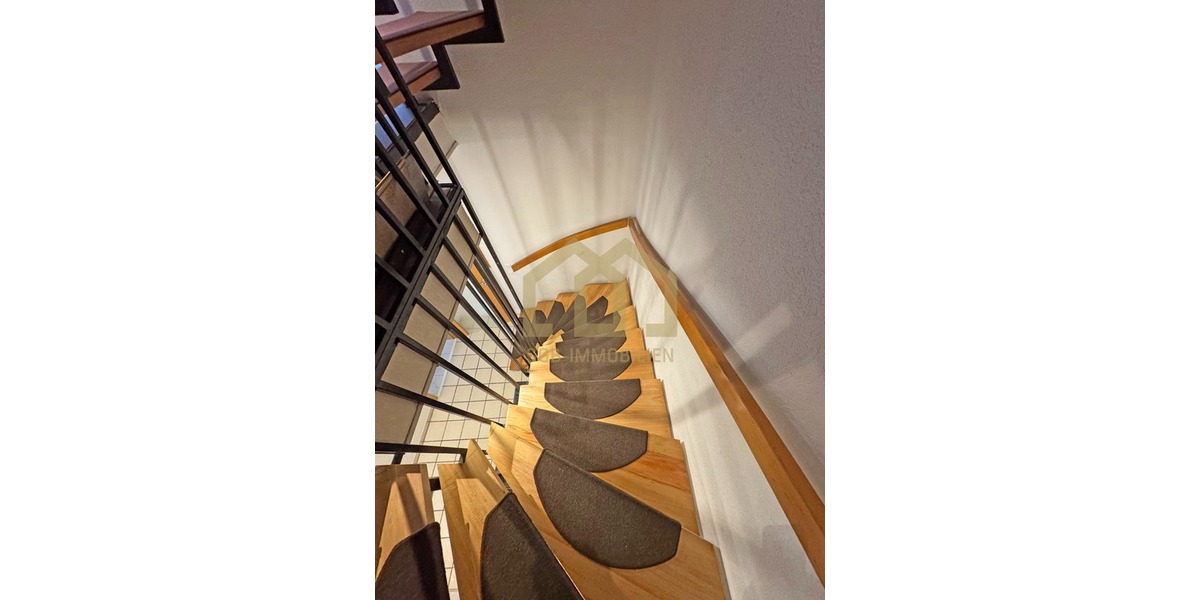 Achim: 5-Zimmer-Reihenhaus mit Garten, EBK & ausgebautem Dachgeschoss + Garage - Reihenmittelhaus Achim | Angebot:26635096