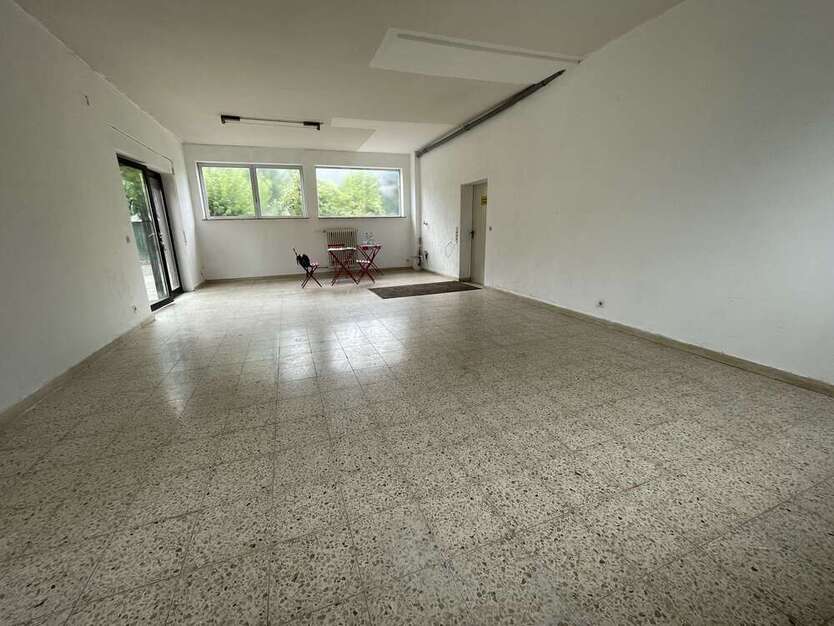 Halle in Hofheim -Wallau 710 € 70 m²