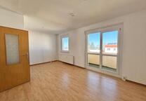 Großzügige 4-Zimmer-Wohnung mit Balkon in Suhl – selbst renovieren & dauerhaft sparen