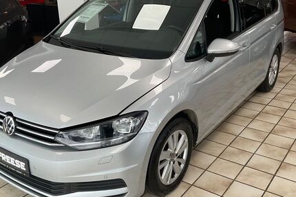 VW Touran 149.876 km 19.990 &euro; Heide 25746