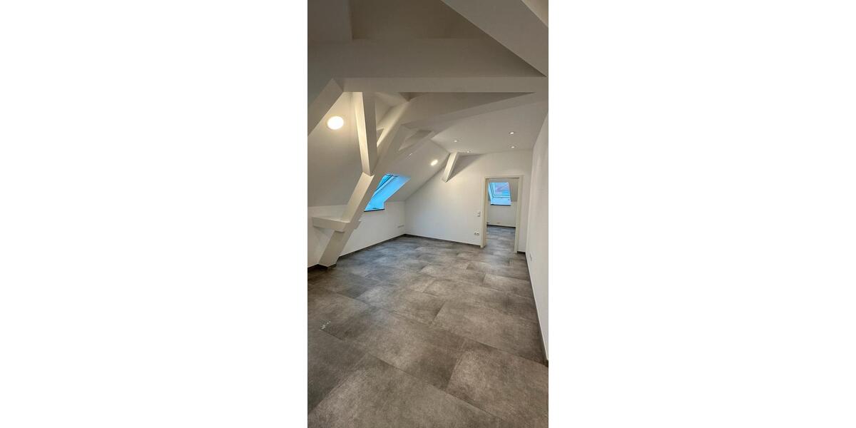 Dachgeschoßwohnung Maikammer - 3 Zimmer, 74 m&sup2;, 750&euro; | Angebot:25619932