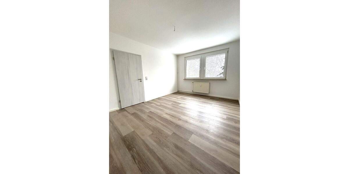 Stadt nah & im Grünen-frisch renovierte 2-Zimmer-Wohnung mit Garten ab sofort frei! 2 zimmer