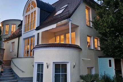 TOP- LUXUSVILLA *** SKYLINE-BLICK *** SPA *** POOL 9 zimmer