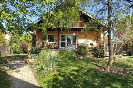 Angenehme 6-Zimmer-Wohnung in einem Zweifamilienhaus mit Garten