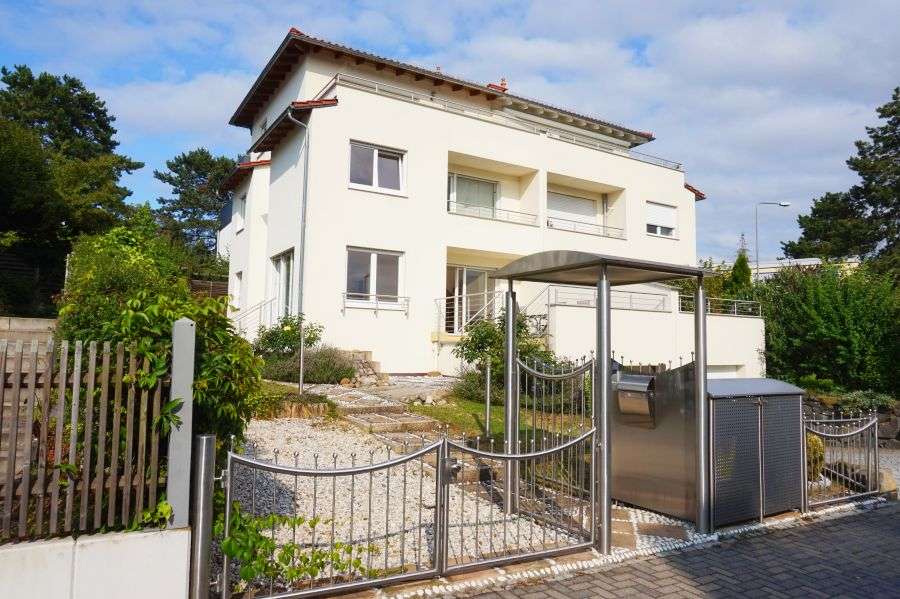 Einfamilienhaus Wiesbaden Südost - 6 Zimmer, 160 m&sup2;, 3.600&euro; | Angebot:26982030