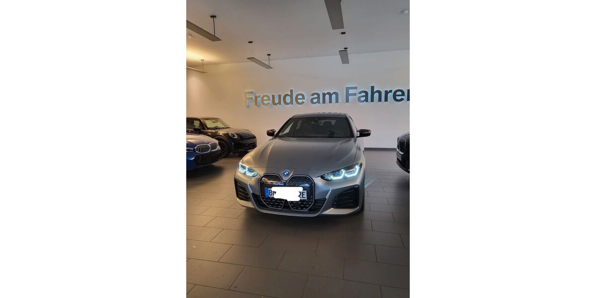 BMW i4 18.500 km 56.900 &euro; Brühl 50321