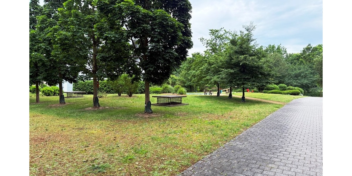 Großzügige 5-Zimmer-Wohnung mit zwei Balkonen, Aufzug und Tiefgarage in begehrter Lage am Rebstockpark - Etagenwohnung Frankfurt am Main Bockenheim | Angebot:26844880
