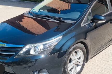 Toyota Avensis 118.300 km 7.990 &euro; Berlin 12489