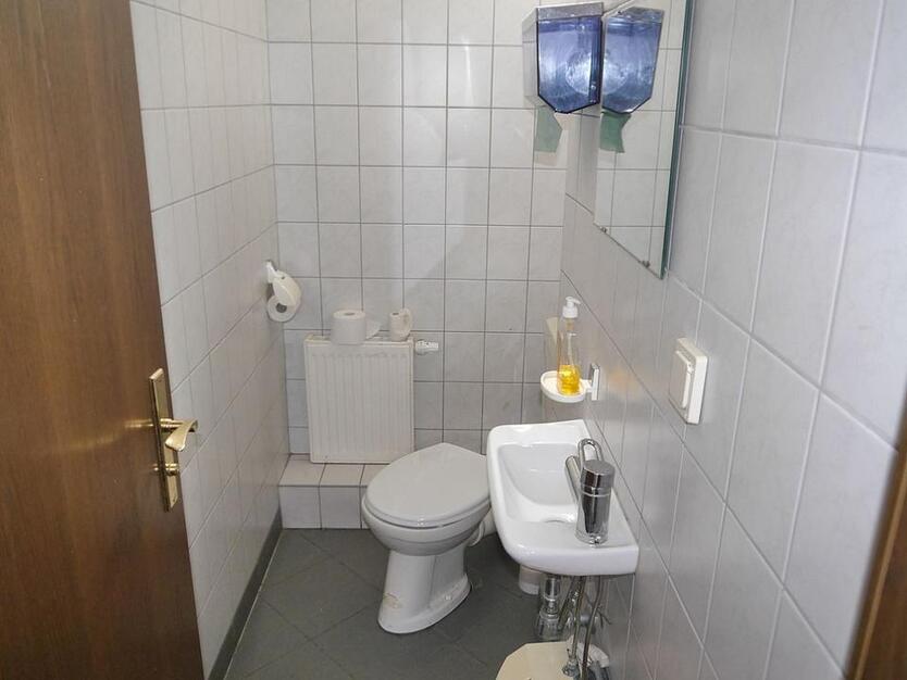 IDEAL FÜR IMBISS ODER LIEFERDIENST! Gewerbeeinheit in etablierter Altstadtlage zimmer